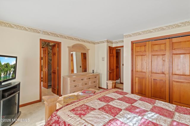 305 Woodview Court, Toms River, NJ 08755