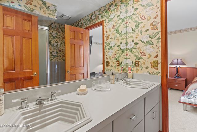 305 Woodview Court, Toms River, NJ 08755