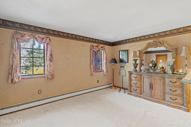 305 Woodview Court, Toms River, NJ 08755