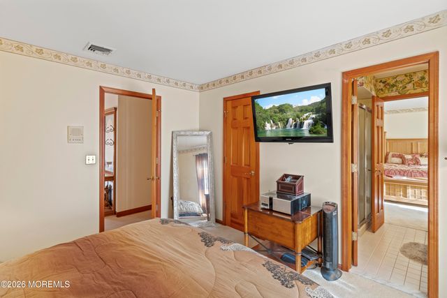 305 Woodview Court, Toms River, NJ 08755