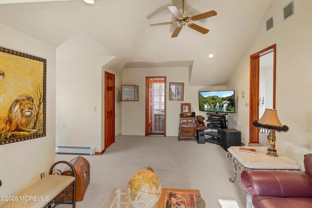 305 Woodview Court, Toms River, NJ 08755