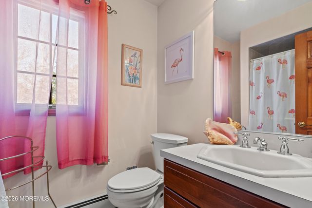 305 Woodview Court, Toms River, NJ 08755