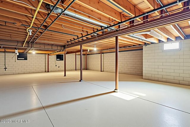 305 Woodview Court, Toms River, NJ 08755