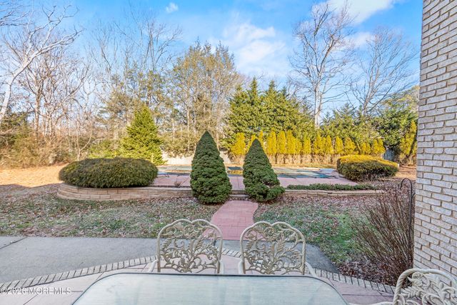 305 Woodview Court, Toms River, NJ 08755