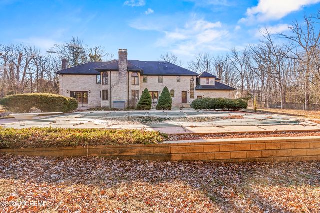 305 Woodview Court, Toms River, NJ 08755