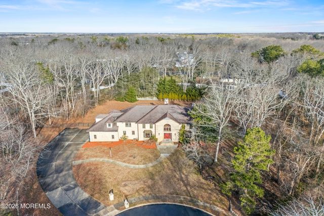 305 Woodview Court, Toms River, NJ 08755