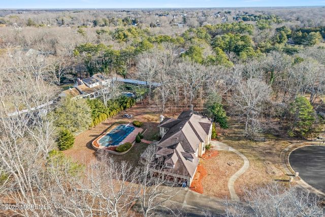 305 Woodview Court, Toms River, NJ 08755