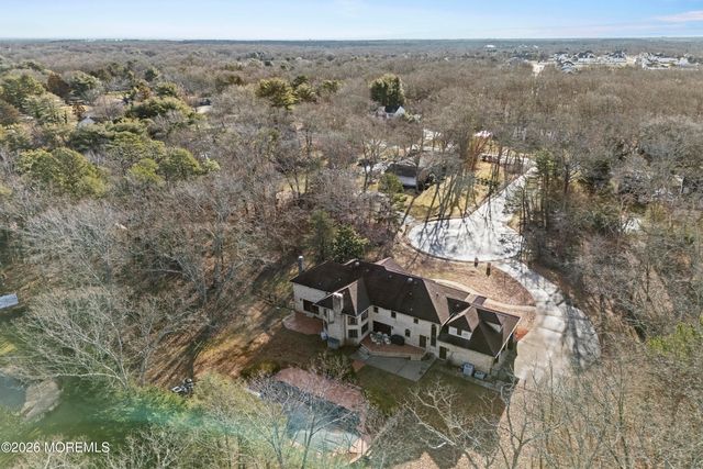 305 Woodview Court, Toms River, NJ 08755