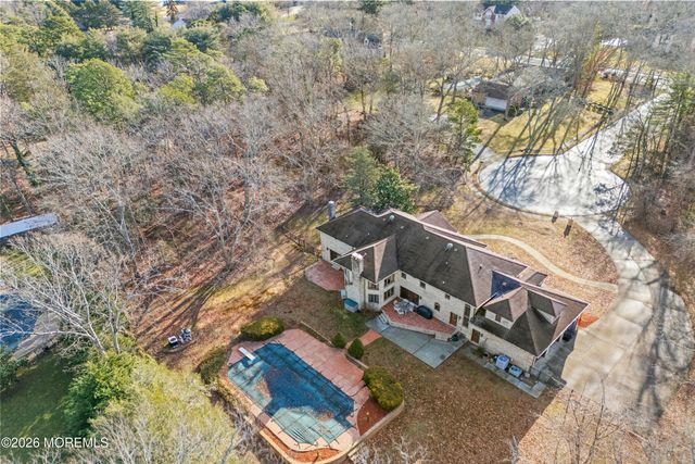 305 Woodview Court, Toms River, NJ 08755