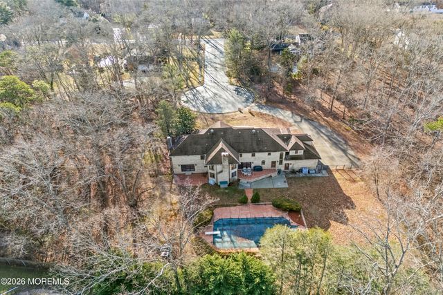 305 Woodview Court, Toms River, NJ 08755