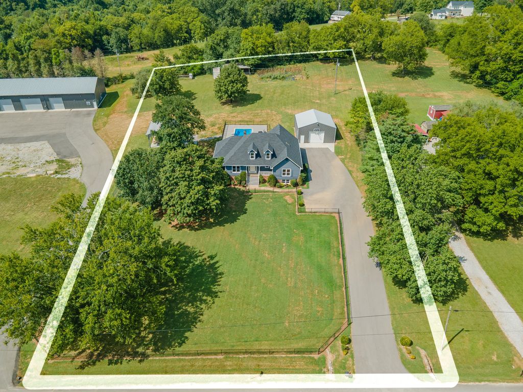 1056 S Cross Bridges Rd, Mount Pleasant, TN 38474