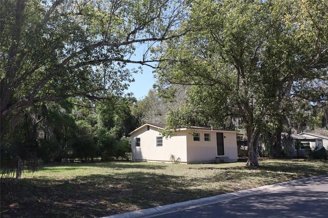 2024 DIXIE AVENUE, Eustis, FL 32726