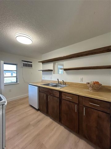 2024 DIXIE AVENUE, Eustis, FL 32726