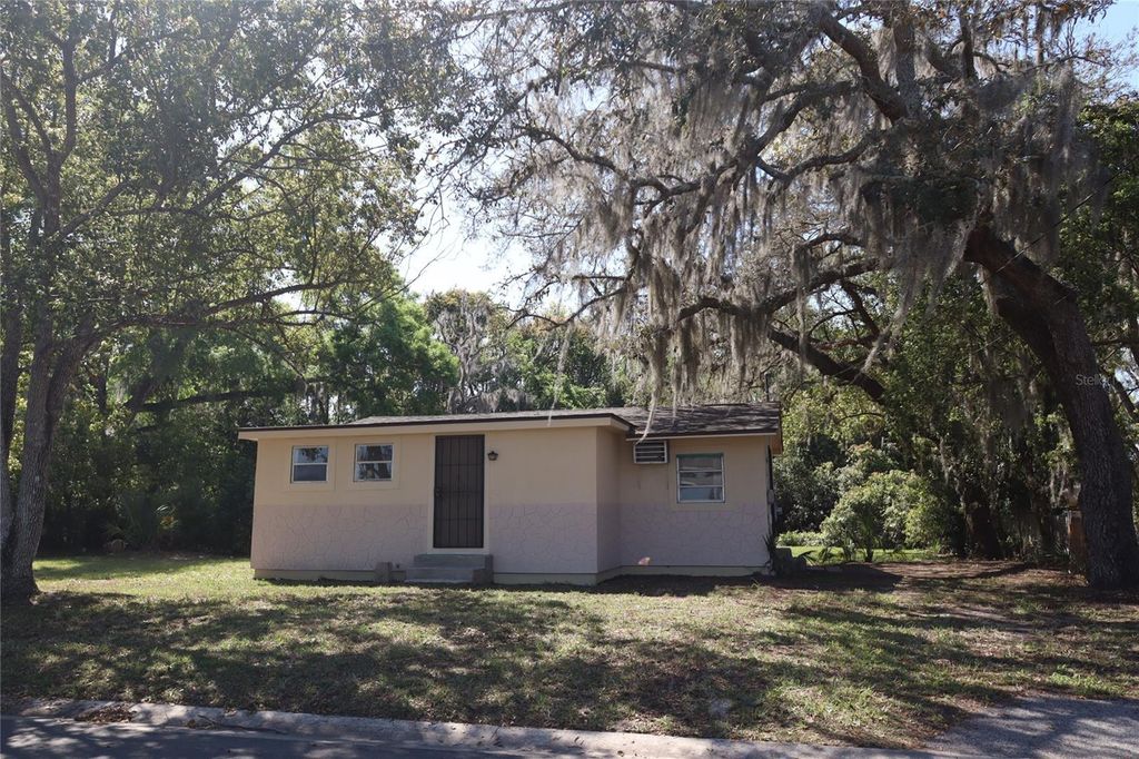 2024 DIXIE AVENUE, Eustis, FL 32726