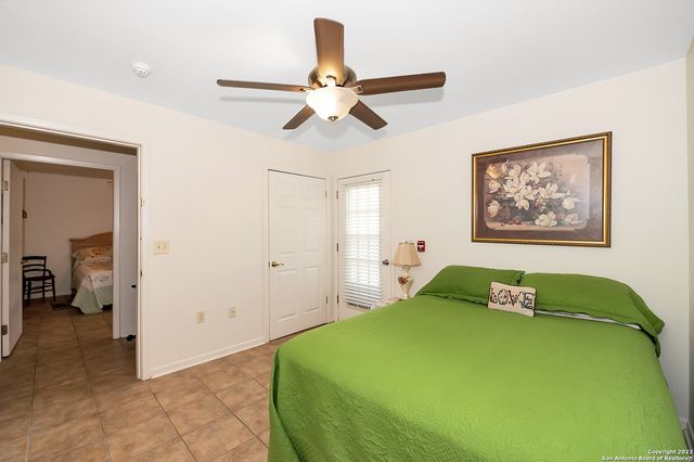 1060 DEMI JOHN BEND RD, Canyon Lake, TX 78133