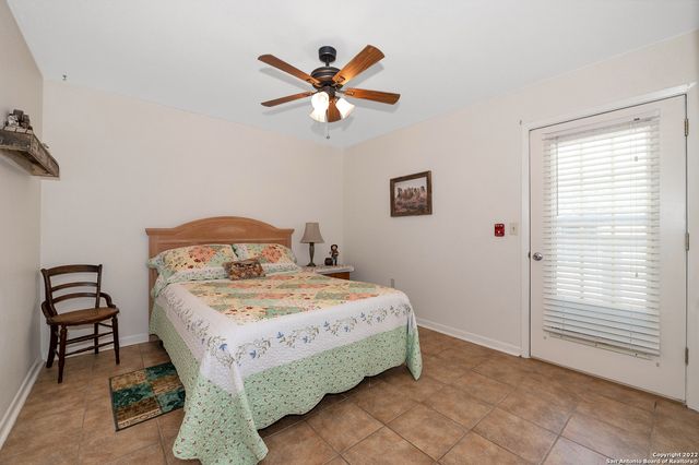 1060 DEMI JOHN BEND RD, Canyon Lake, TX 78133