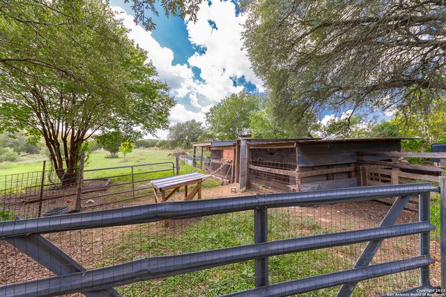 1060 DEMI JOHN BEND RD, Canyon Lake, TX 78133