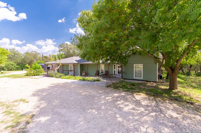 1060 DEMI JOHN BEND RD, Canyon Lake, TX 78133