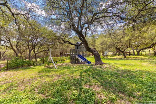 1060 DEMI JOHN BEND RD, Canyon Lake, TX 78133