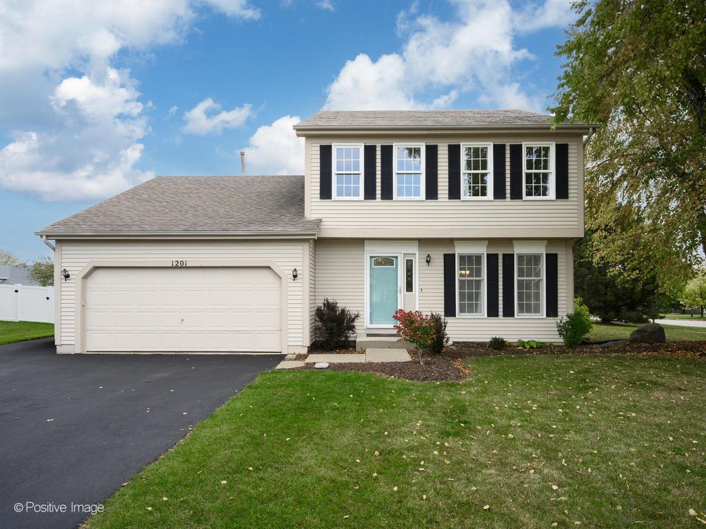 1201 Boxwood Drive, Crystal Lake, IL 60014