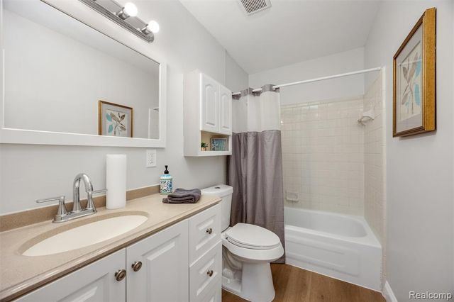 35335 Tall Oaks Drive, Sterling Heights, MI 48312