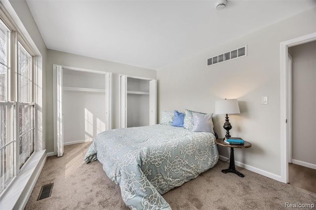 35335 Tall Oaks Drive, Sterling Heights, MI 48312