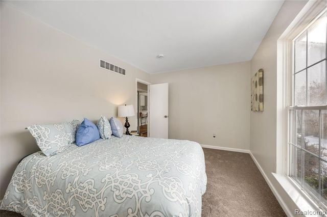 35335 Tall Oaks Drive, Sterling Heights, MI 48312