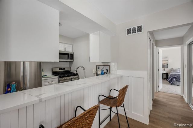 35335 Tall Oaks Drive, Sterling Heights, MI 48312