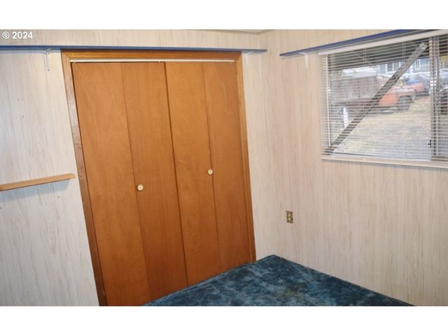 212 S WATER St, Weston, OR 97886