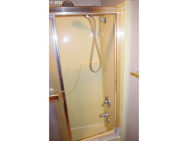 212 S WATER St, Weston, OR 97886