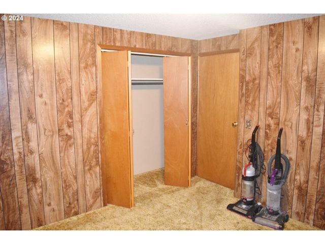 212 S WATER St, Weston, OR 97886
