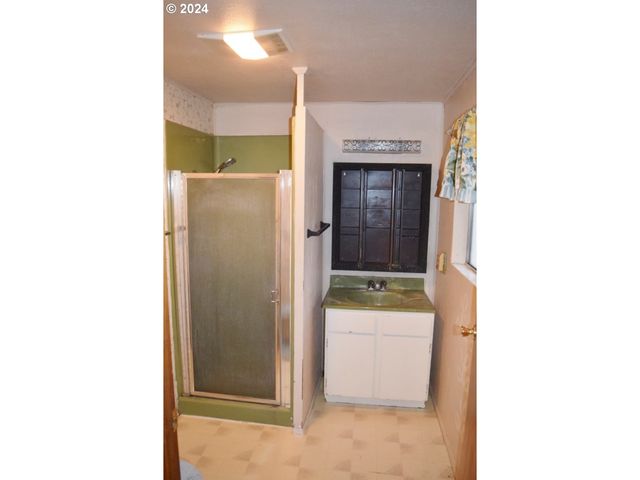 212 S WATER St, Weston, OR 97886