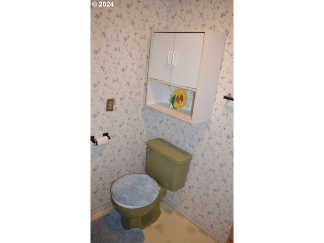 212 S WATER St, Weston, OR 97886