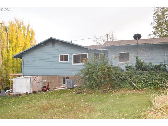 212 S WATER St, Weston, OR 97886