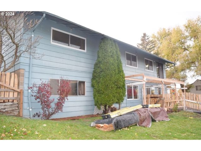212 S WATER St, Weston, OR 97886