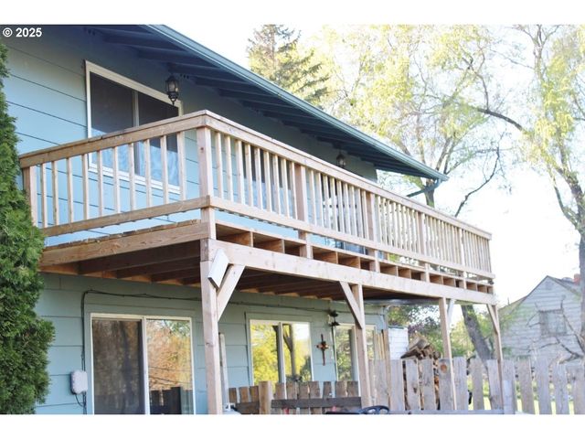 212 S WATER St, Weston, OR 97886