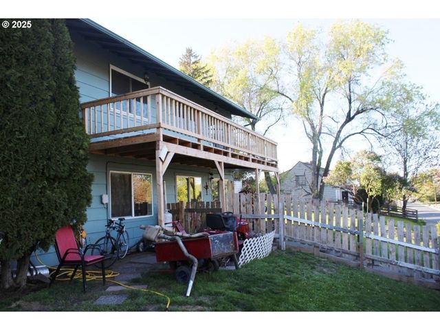 212 S WATER St, Weston, OR 97886