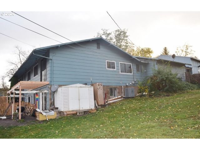 212 S WATER St, Weston, OR 97886