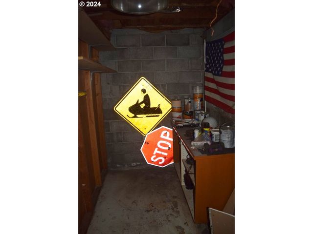 212 S WATER St, Weston, OR 97886