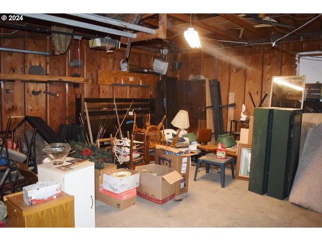212 S WATER St, Weston, OR 97886