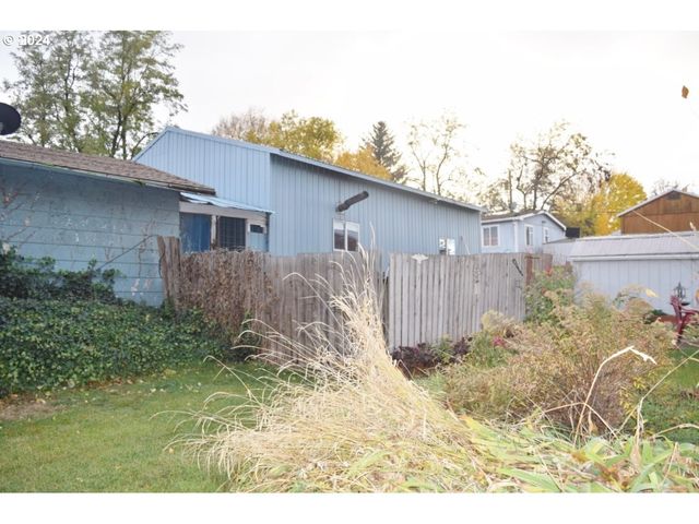 212 S WATER St, Weston, OR 97886