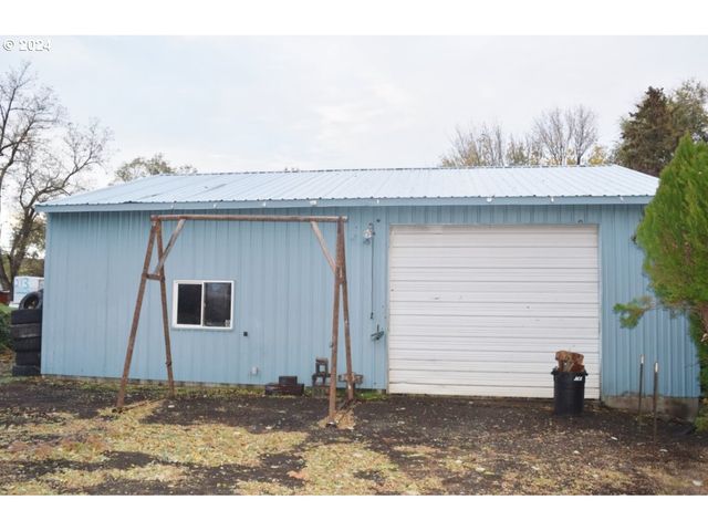 212 S WATER St, Weston, OR 97886
