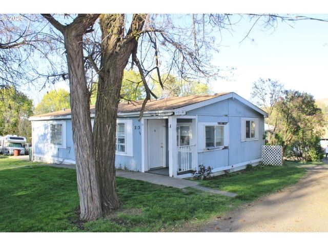 212 S WATER St, Weston, OR 97886
