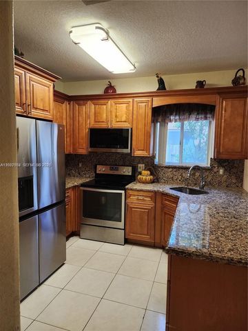 16441 NW 89th Ct, Miami Lakes, FL 33018
