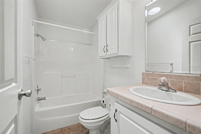 37536 GILL AVENUE, Zephyrhills, FL 33541