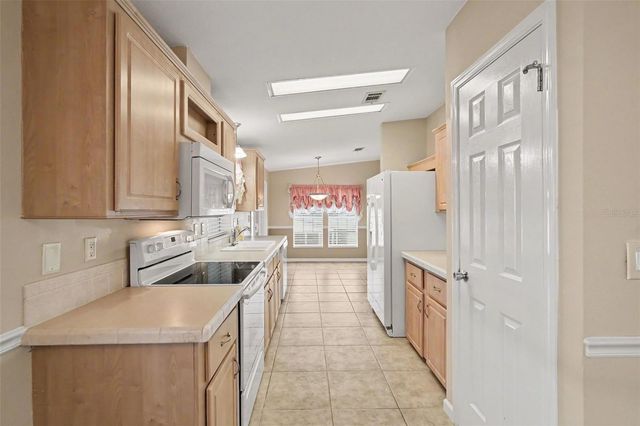 37536 GILL AVENUE, Zephyrhills, FL 33541