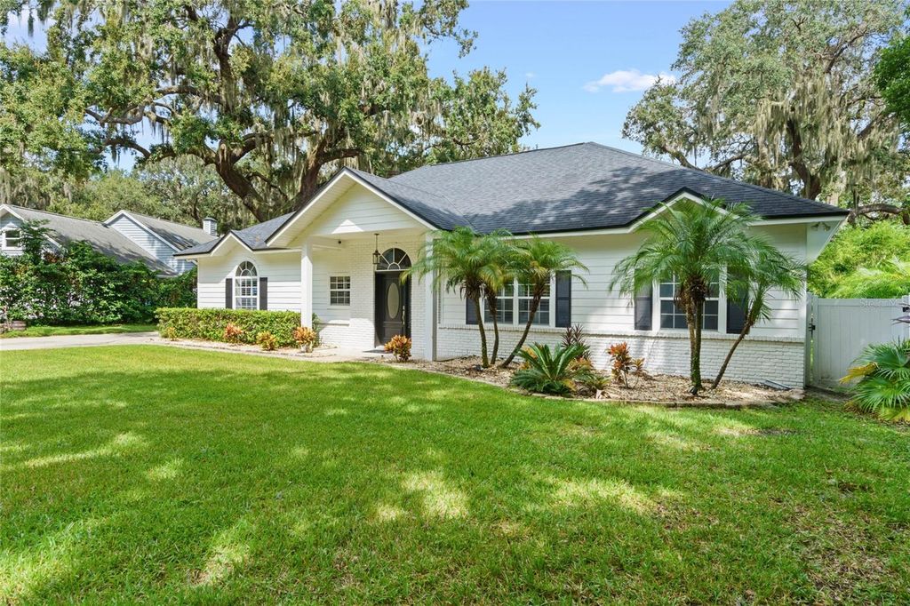 Image 2 of property listing at 715 MAGNOLIA STREET, Windermere, FL 34786