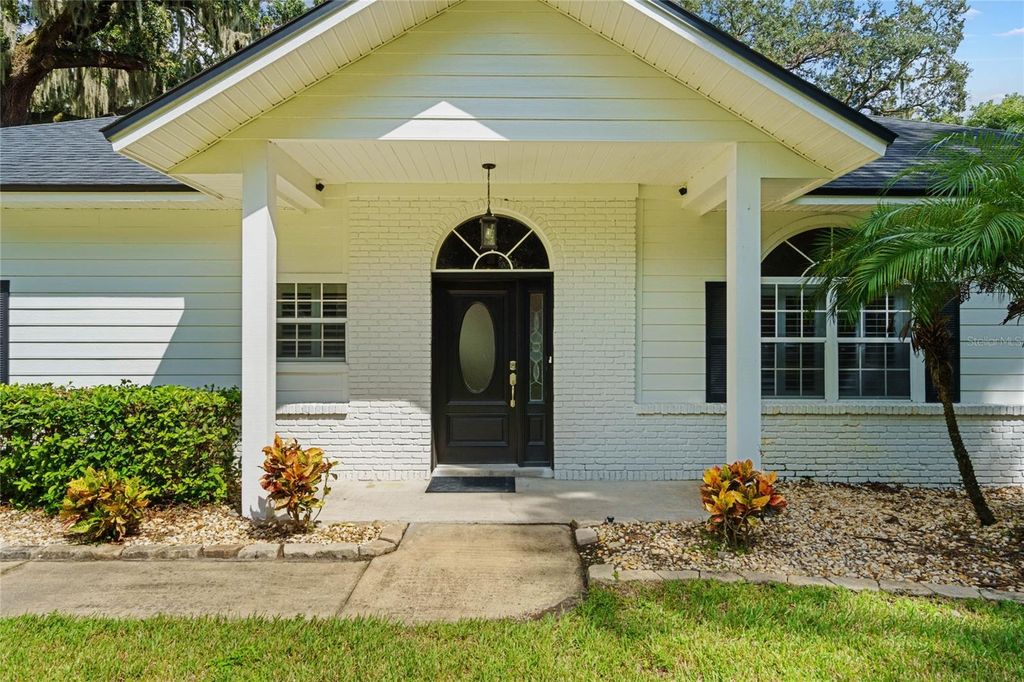 Image 4 of property listing at 715 MAGNOLIA STREET, Windermere, FL 34786