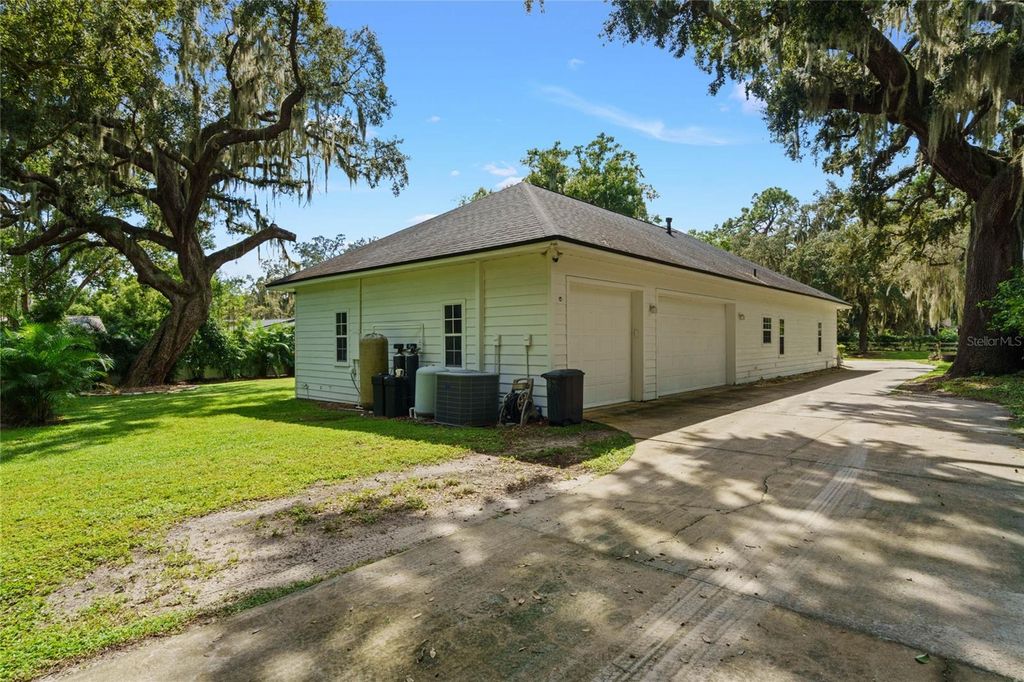 Image 41 of property listing at 715 MAGNOLIA STREET, Windermere, FL 34786