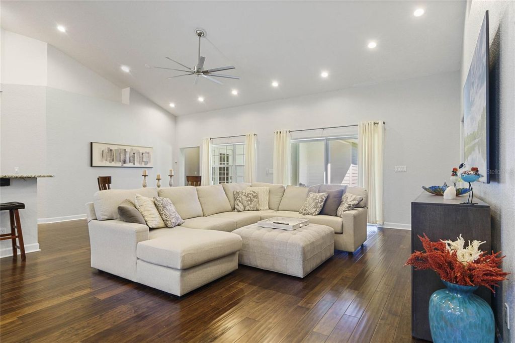 Image 9 of property listing at 715 MAGNOLIA STREET, Windermere, FL 34786